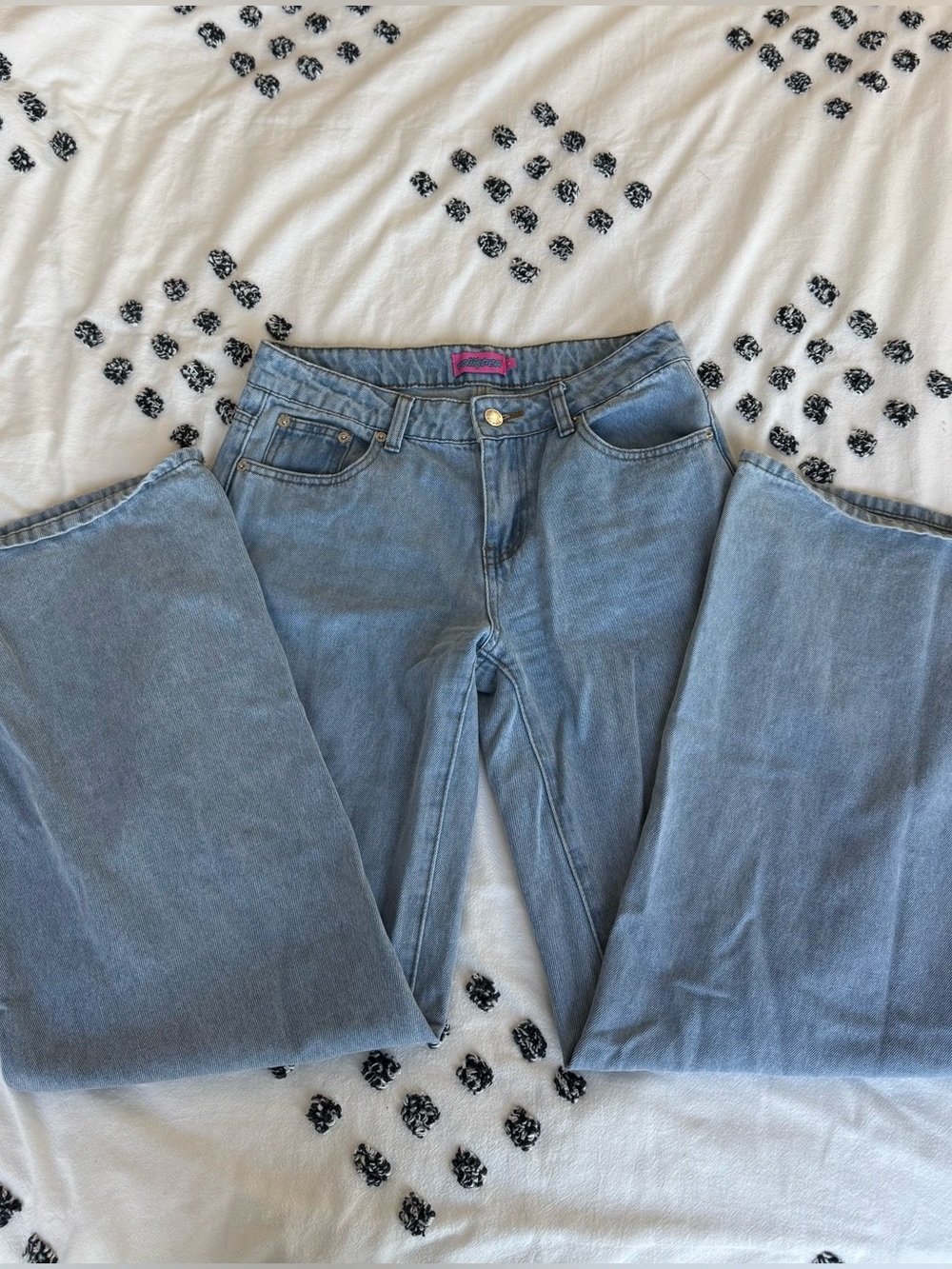 Edikted “Raelynn Washed Low Rise Baggy Jeans”